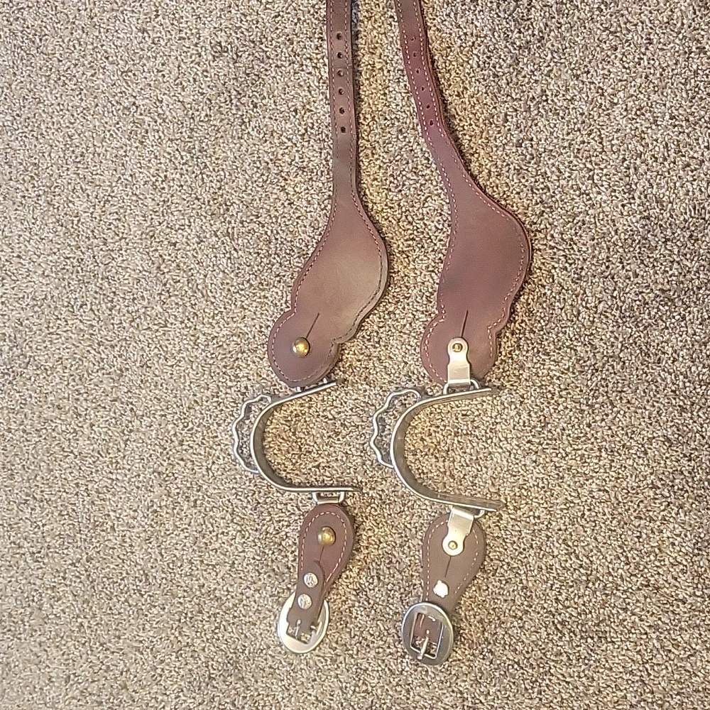 Equestrian Bundle Of Spurs And Straps - Picture 10 of 15